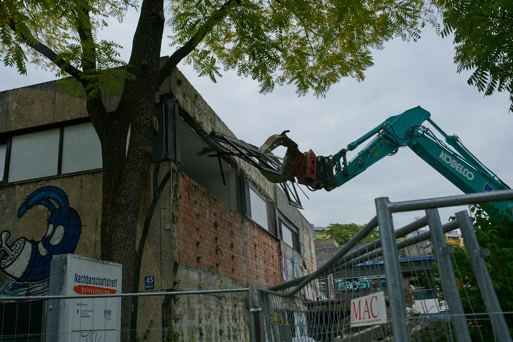 21.09.2021 - Die Abrissarbeiten haben begonnen