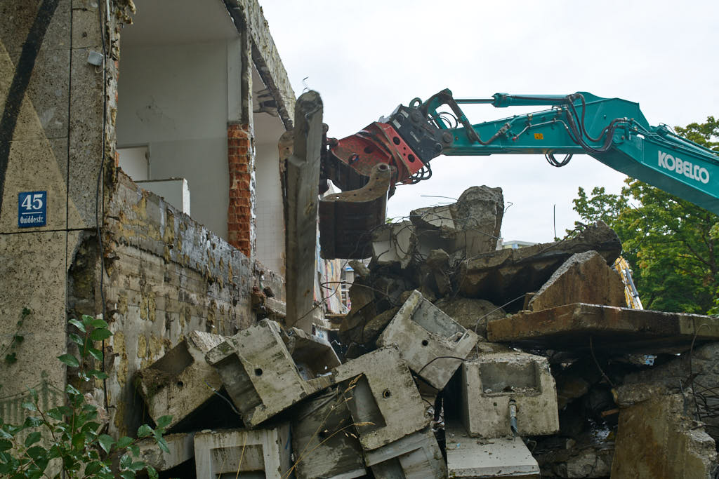 21.09.2021 - Die Abrissarbeiten haben begonnen