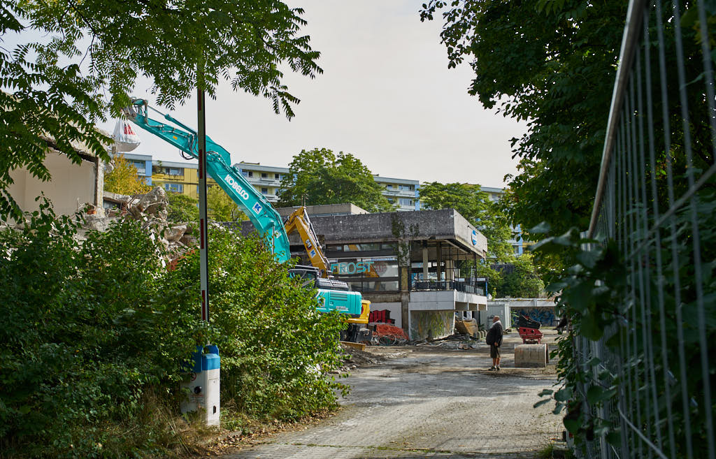 22.09.2021 - Abrissbegin des Quiddezentrums in Neuperlach