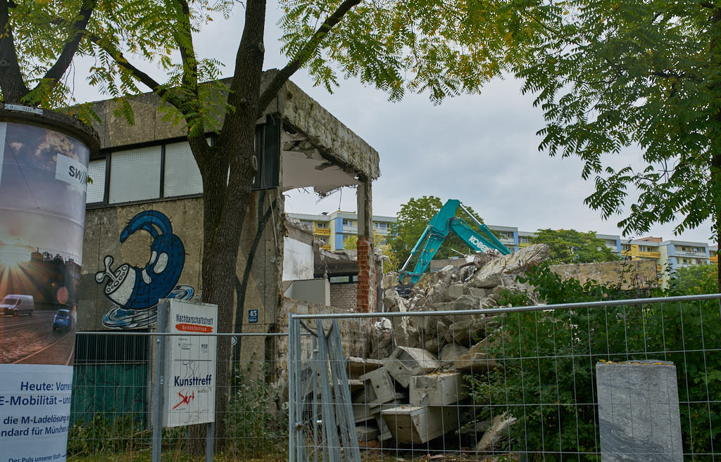 22.09.2021 - Abrissbegin des Quiddezentrums in Neuperlach