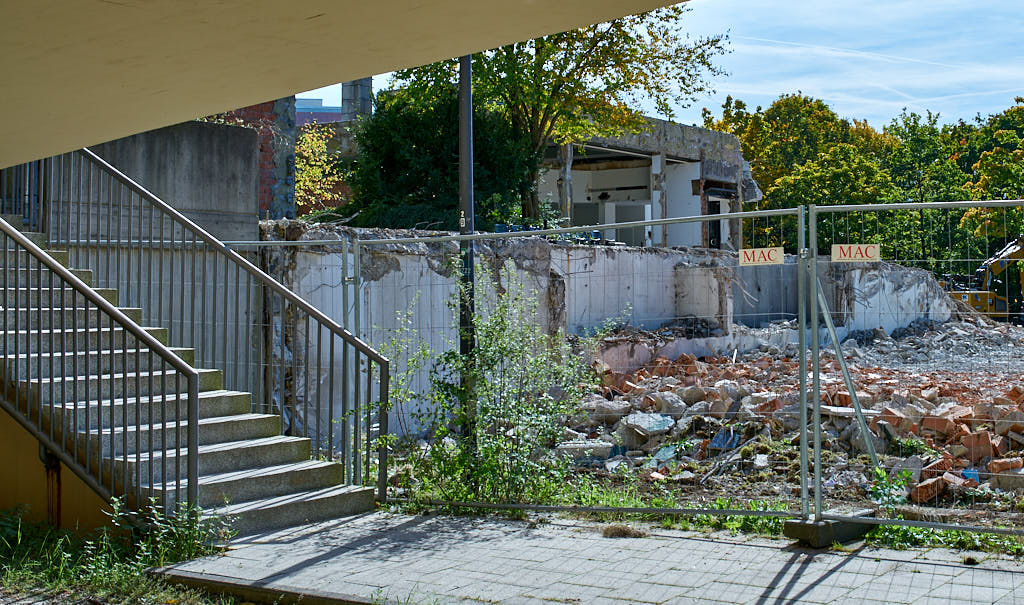 01.10.2021 - Abrissbegin des Quiddezentrums in Neuperlach