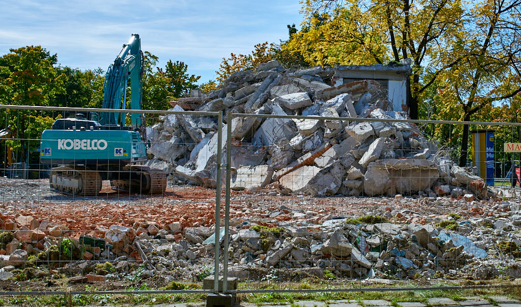 01.10.2021 - Abrissbegin des Quiddezentrums in Neuperlach