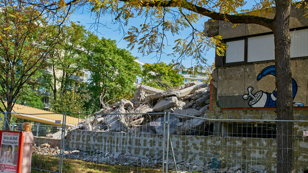 01.10.2021 - Abrissbegin des Quiddezentrums in Neuperlach