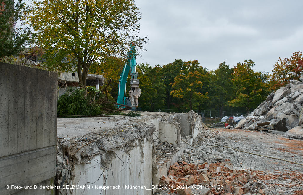 04.10.2021 - Abrissarbeiten am Quiddezentrum in Neuperlach