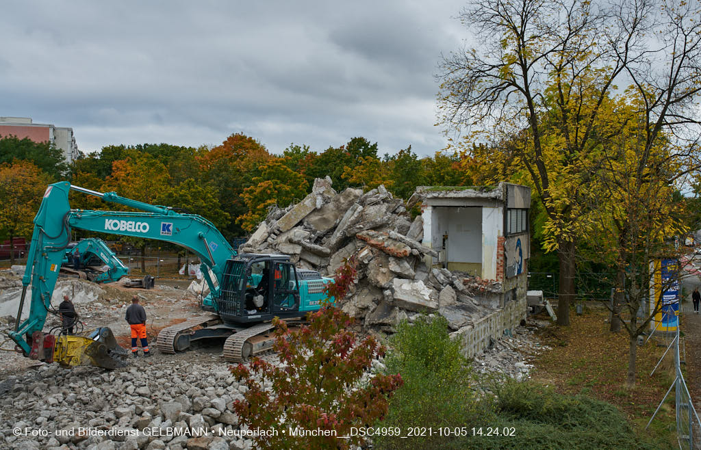 05.10.2021 - Abrissarbeiten am Quiddezentrum in Neuperlach