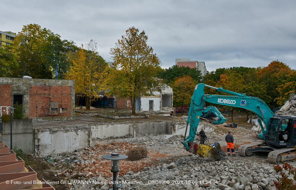 05.10.2021 - Abrissarbeiten am Quiddezentrum in Neuperlach