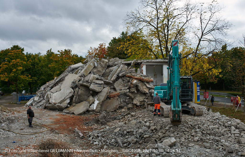 05.10.2021 - Abrissarbeiten am Quiddezentrum in Neuperlach
