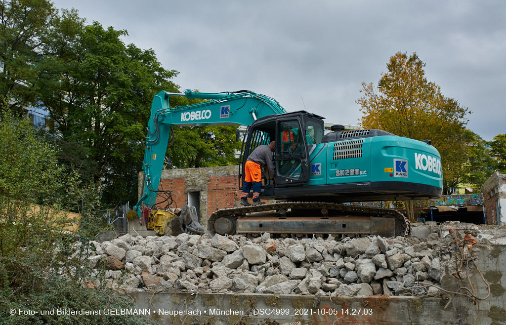 05.10.2021 - Abrissarbeiten am Quiddezentrum in Neuperlach