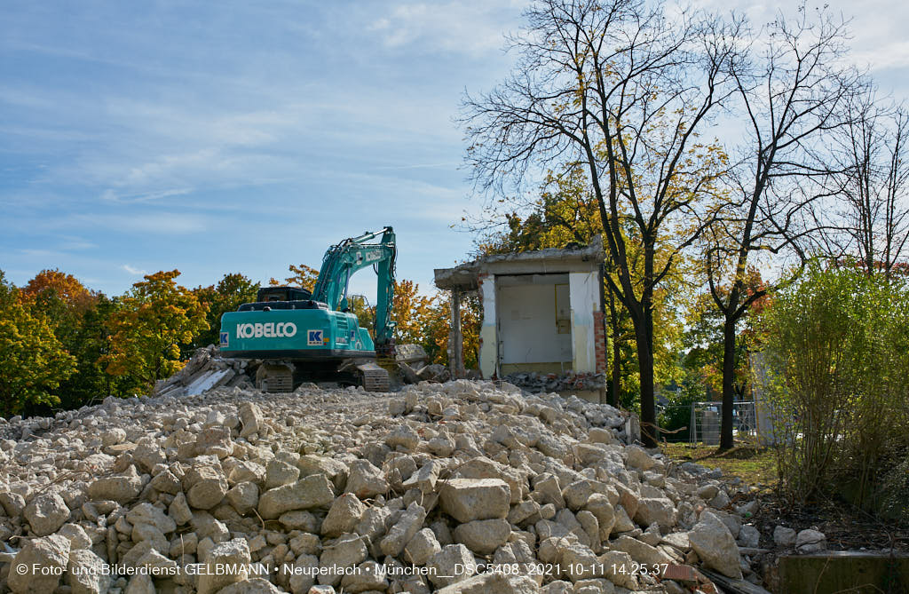 11.10.2021 - Abrissarbeiten am Quiddetentrum in Neuperlach