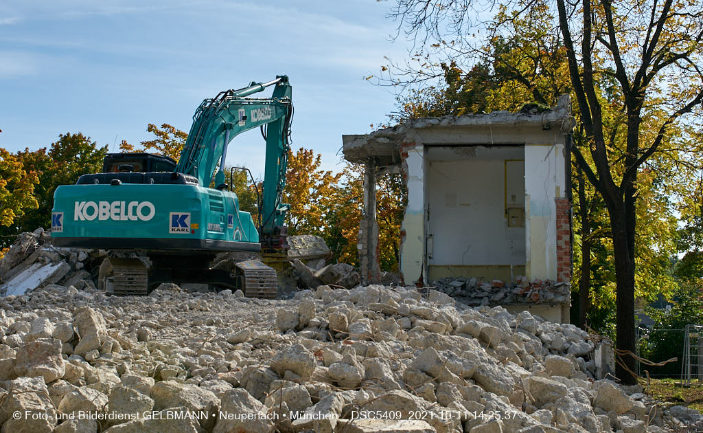 11.10.2021 - Abrissarbeiten am Quiddetentrum in Neuperlach
