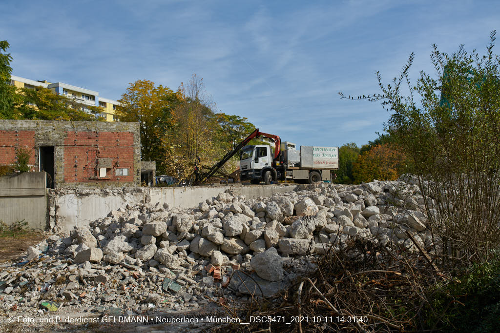 11.10.2021 - Abrissarbeiten am Quiddetentrum in Neuperlach
