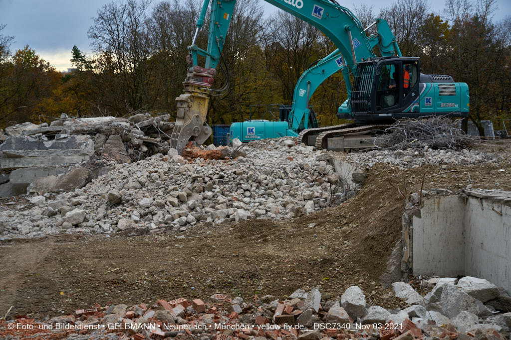 03.11.2021 - Abriss vom Quiddezentrum in Neuperlach