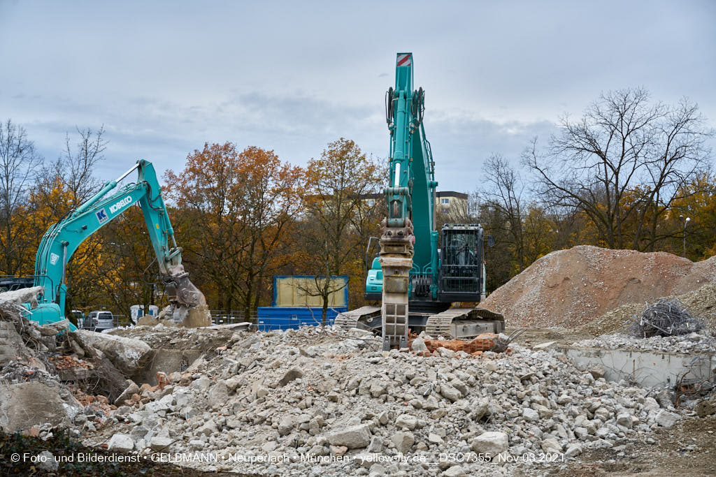03.11.2021 - Abriss vom Quiddezentrum in Neuperlach
