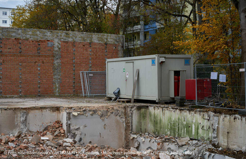 03.11.2021 - Abriss vom Quiddezentrum in Neuperlach