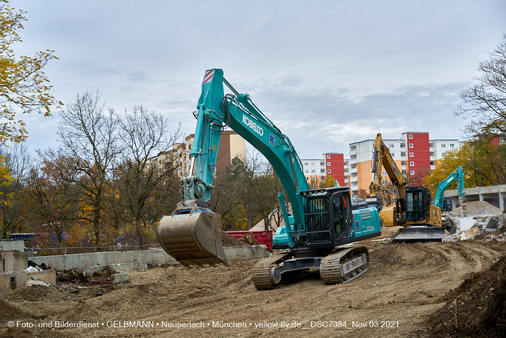 03.11.2021 - Abriss vom Quiddezentrum in Neuperlach
