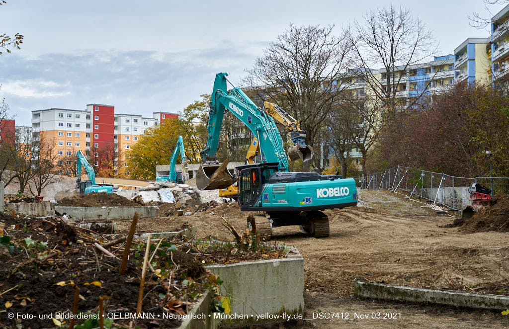 03.11.2021 - Abriss vom Quiddezentrum in Neuperlach