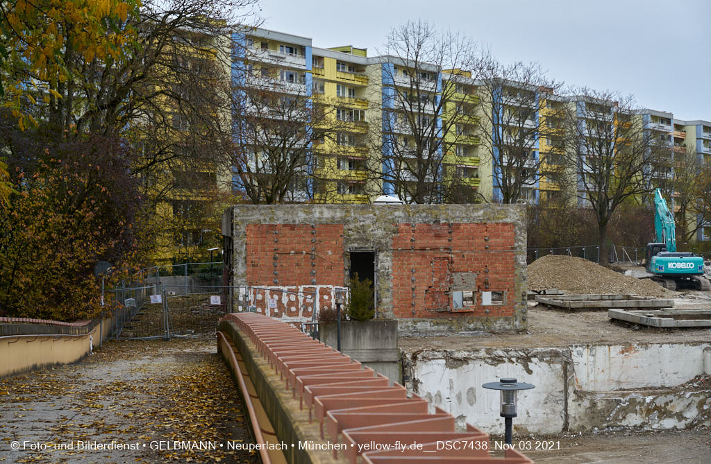 03.11.2021 - Abriss vom Quiddezentrum in Neuperlach