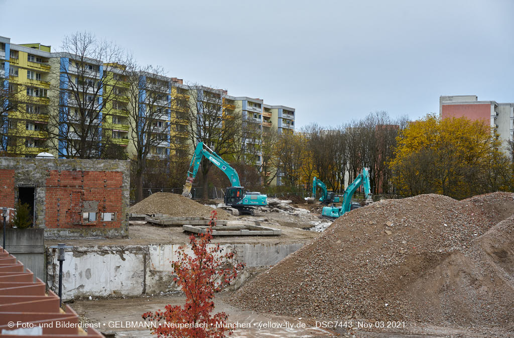 03.11.2021 - Abriss vom Quiddezentrum in Neuperlach