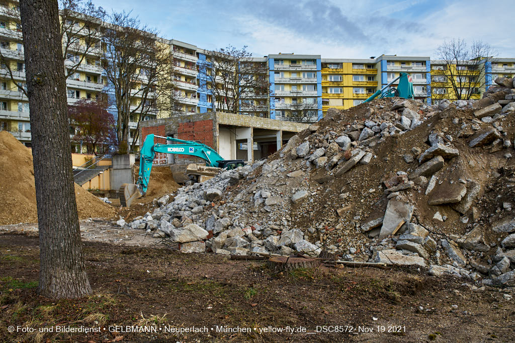 19.11.2021 - Abriss-Baustelle Quiddezentrum in Neuperlach