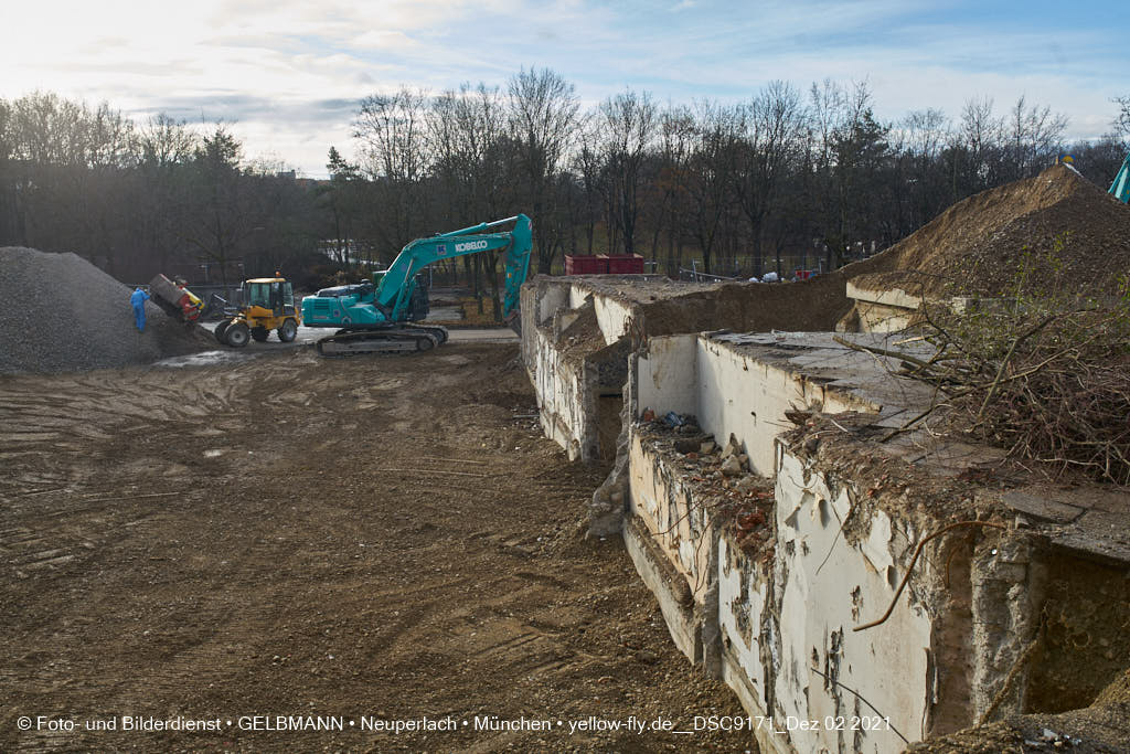 02.12.2021 - Abriss des Quiddezentrums in Neuperlach