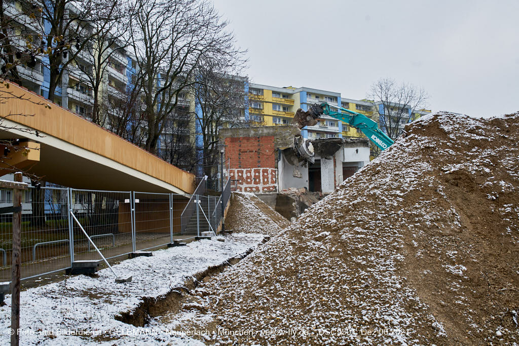 06.12.2021 -Abriss des letzten Hauses im Quiddezentrum in Neuperlach