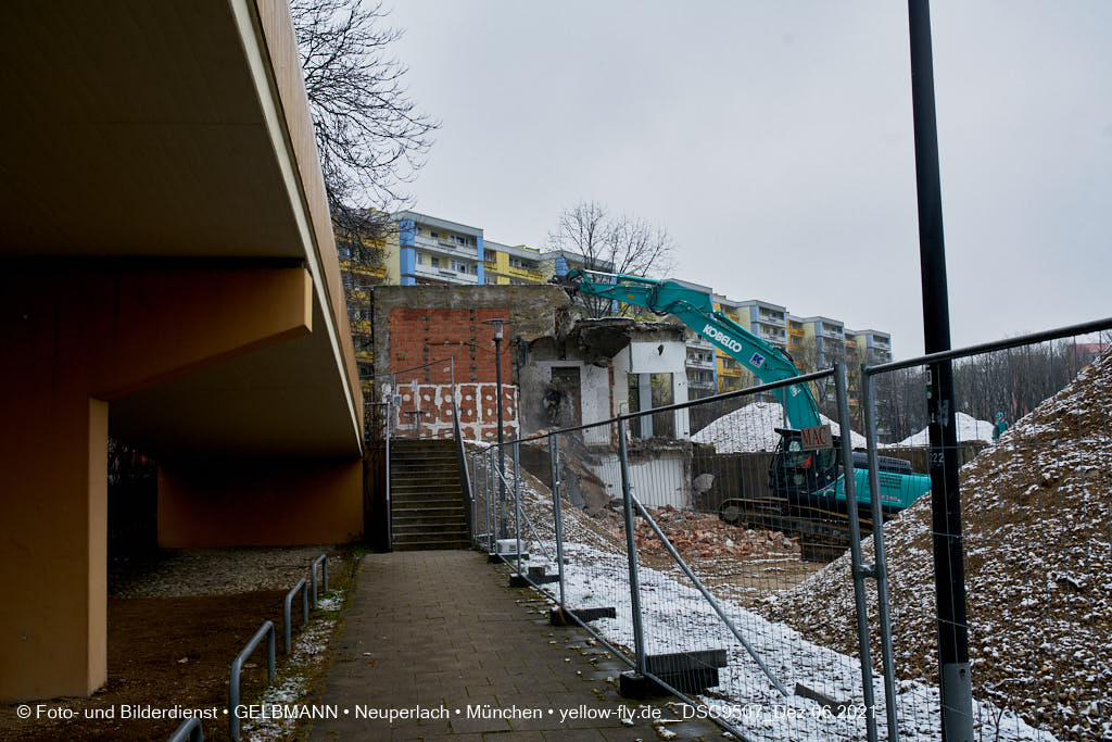 06.12.2021 -Abriss des letzten Hauses im Quiddezentrum in Neuperlach
