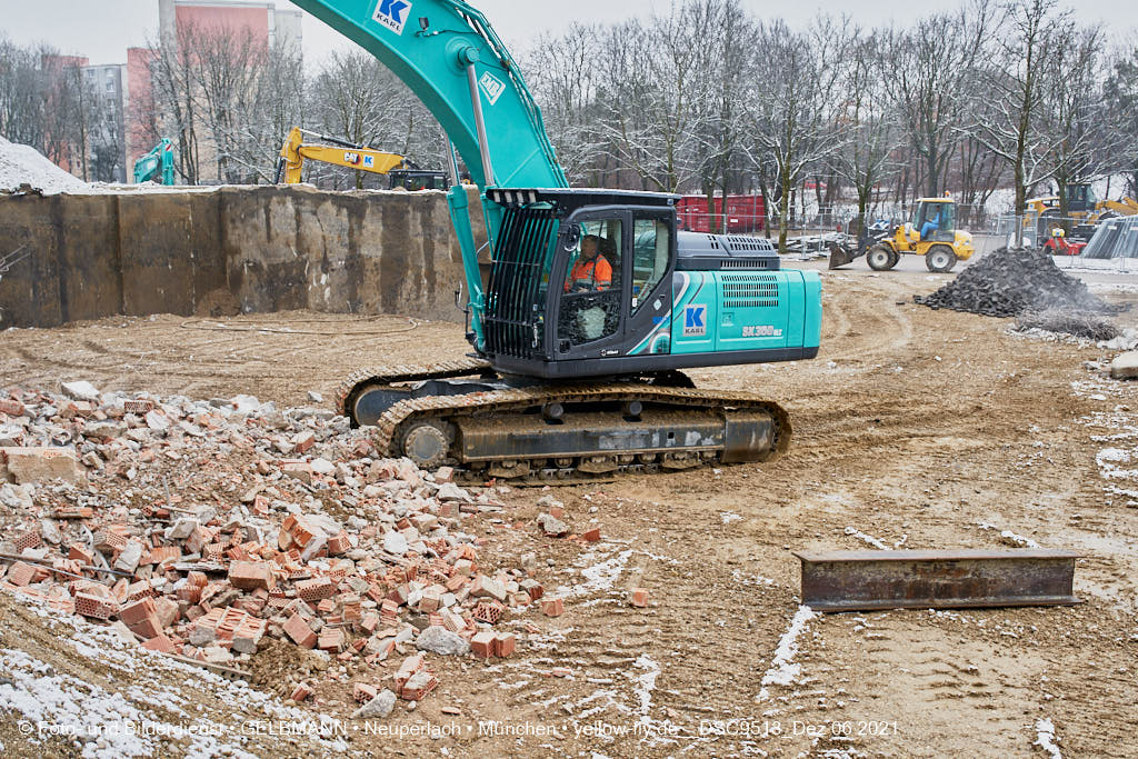 06.12.2021 -Abriss des letzten Hauses im Quiddezentrum in Neuperlach