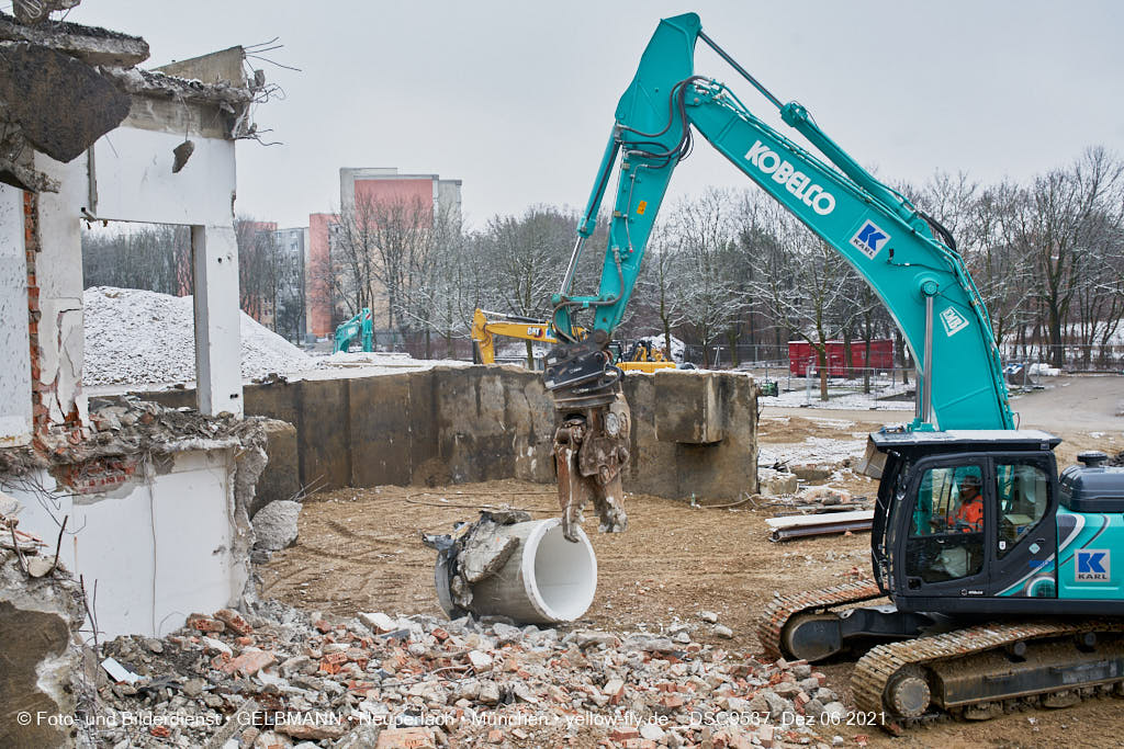 06.12.2021 -Abriss des letzten Hauses im Quiddezentrum in Neuperlach