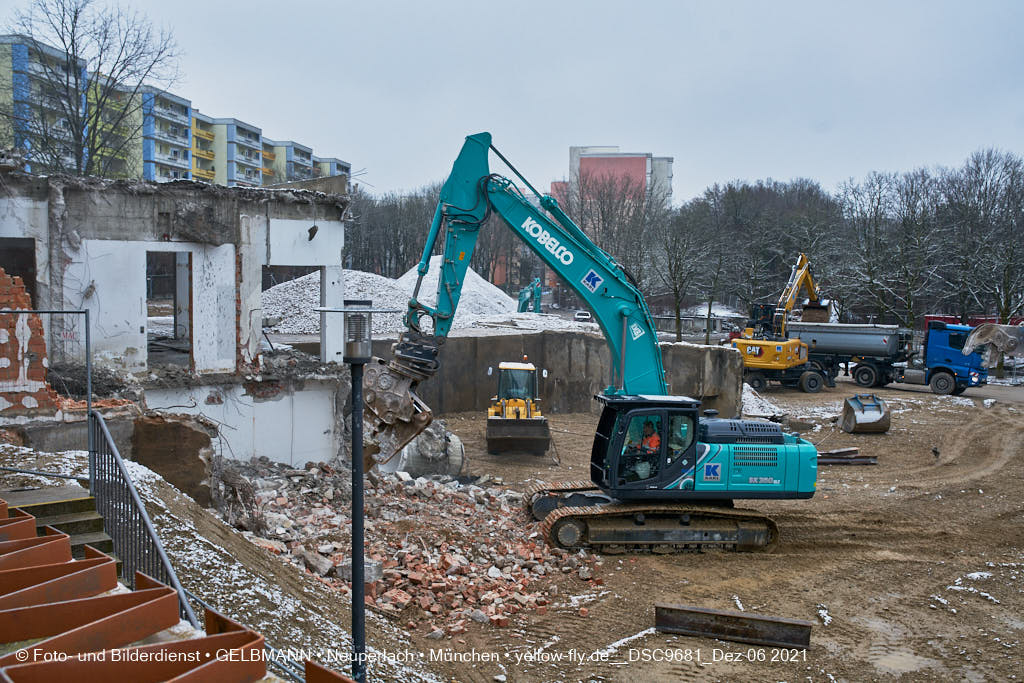 06.12.2021 -Abriss des letzten Hauses im Quiddezentrum in Neuperlach