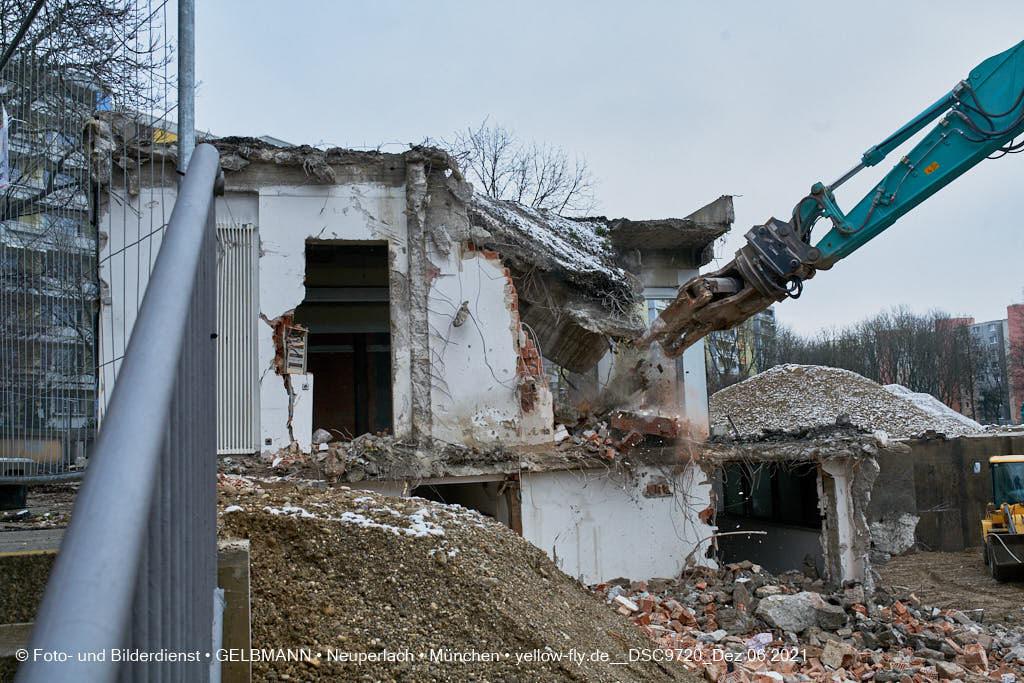 06.12.2021 -Abriss des letzten Hauses im Quiddezentrum in Neuperlach