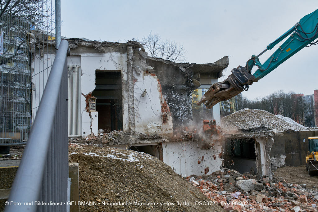 06.12.2021 -Abriss des letzten Hauses im Quiddezentrum in Neuperlach