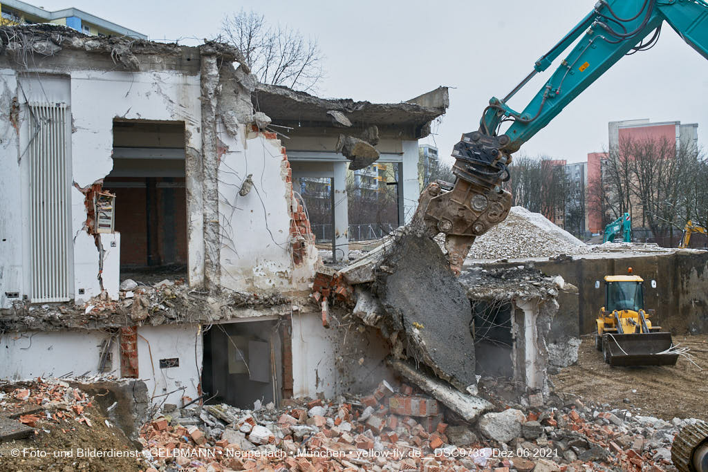 06.12.2021 -Abriss des letzten Hauses im Quiddezentrum in Neuperlach
