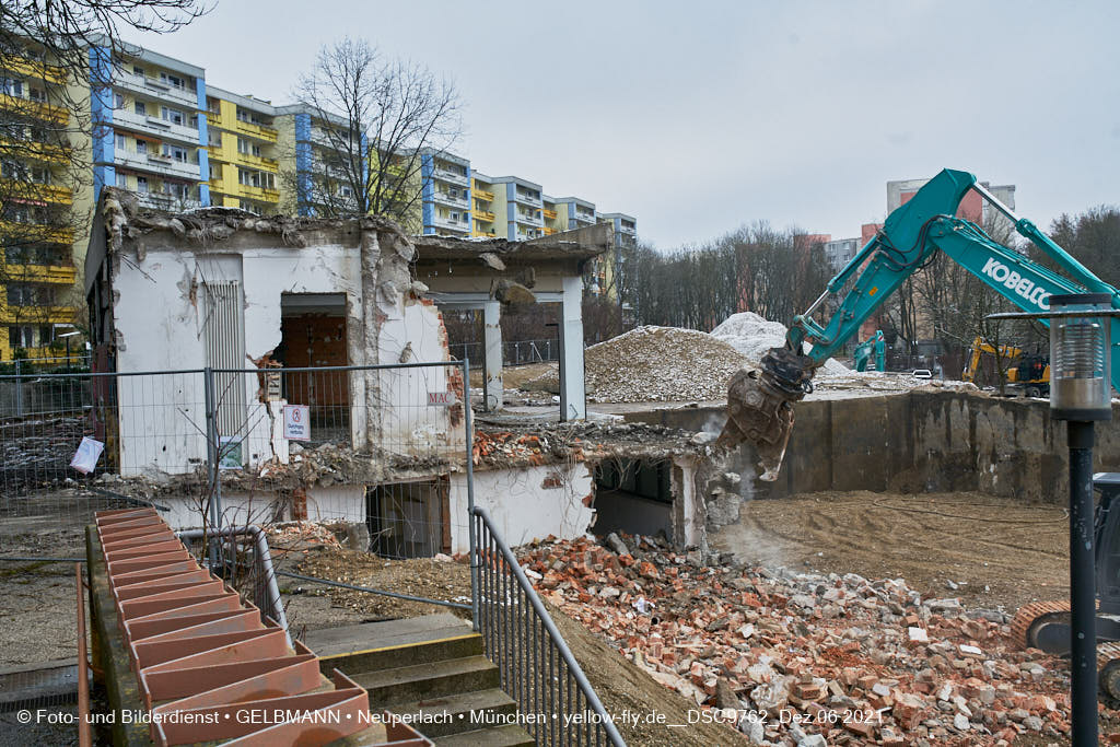 06.12.2021 -Abriss des letzten Hauses im Quiddezentrum in Neuperlach