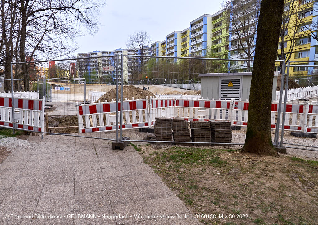 30.03.2022 - Abriss-Baustelle Quiddezentrum in Neuperlach